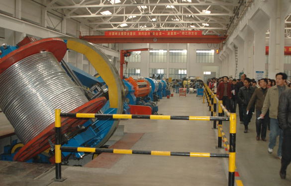 “上上電纜班”學(xué)生和家長(zhǎng)百余人來(lái)公司參觀學(xué)習(xí)